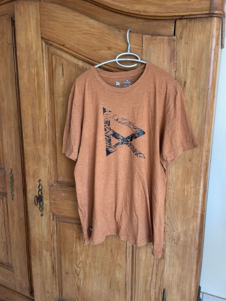 T-shirt: T-shirt Crossfit Resilience – Usato da Colombier NE venduto da thomasarquint
