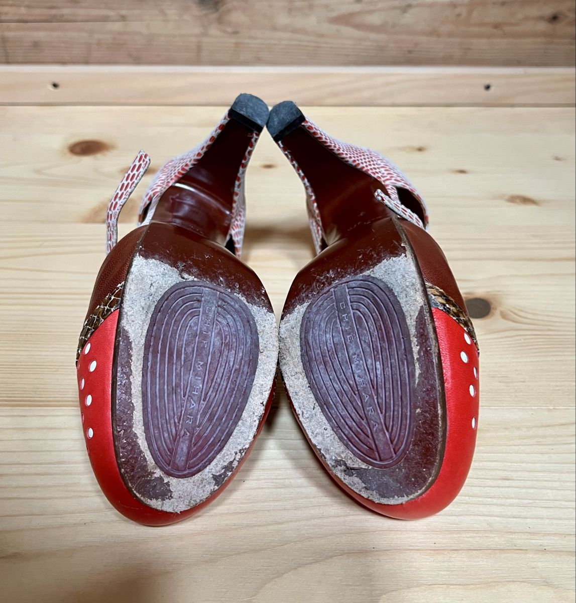 Chie Mihara Damenschuhe: Chie Mihara Lieblingspumps, Gr. 37.5 - Hingucker! – Gebraucht aus Erlenbach im Simmental von ancatan 5