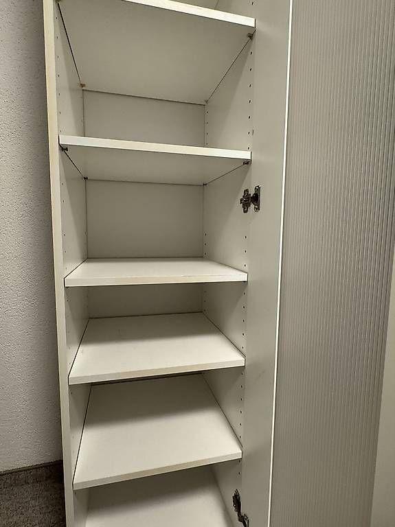 Armoires: Schrank gratis abzuholen – D'occasion à Walzenhausen par elhuuu21 3