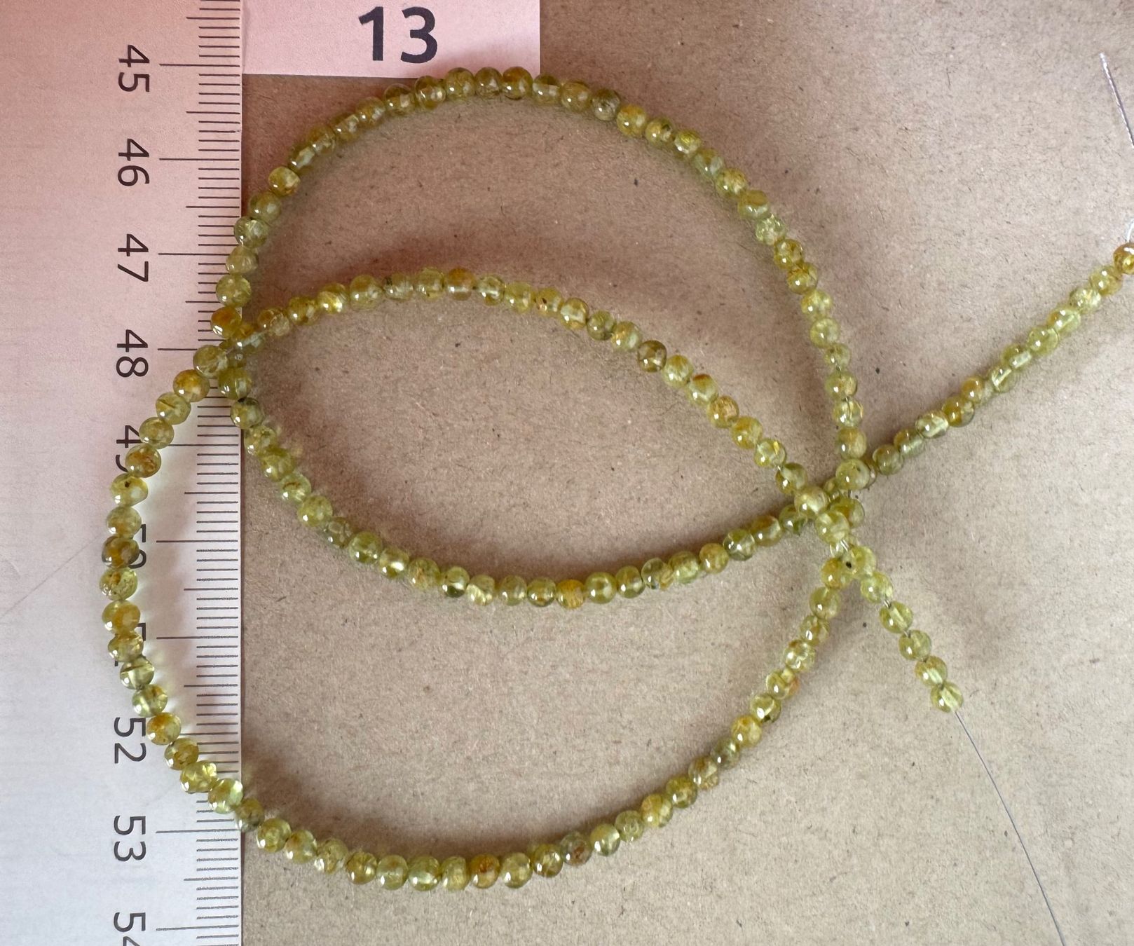 Catenine: Peridot. Olivin        extra  runde  feine Form   3mm  46cm – Nuovo e nell'imballaggio originale da Leuggern venduto da gemshow 3