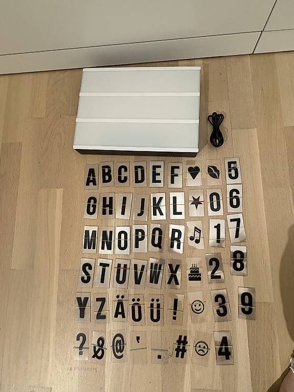 Tutte le decorazioni: Lightbox – Usato da Schüpfen venduto da ani_gj8r