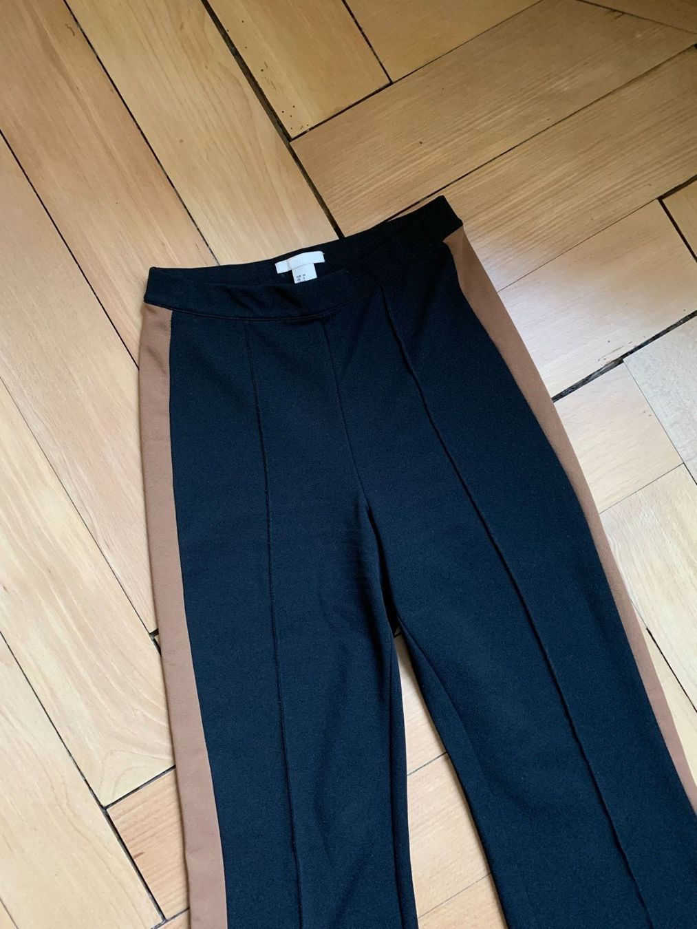 H&M Pantalons: Flared Hose schwarz - 34 – D'occasion à Zürich par Diazaio 1