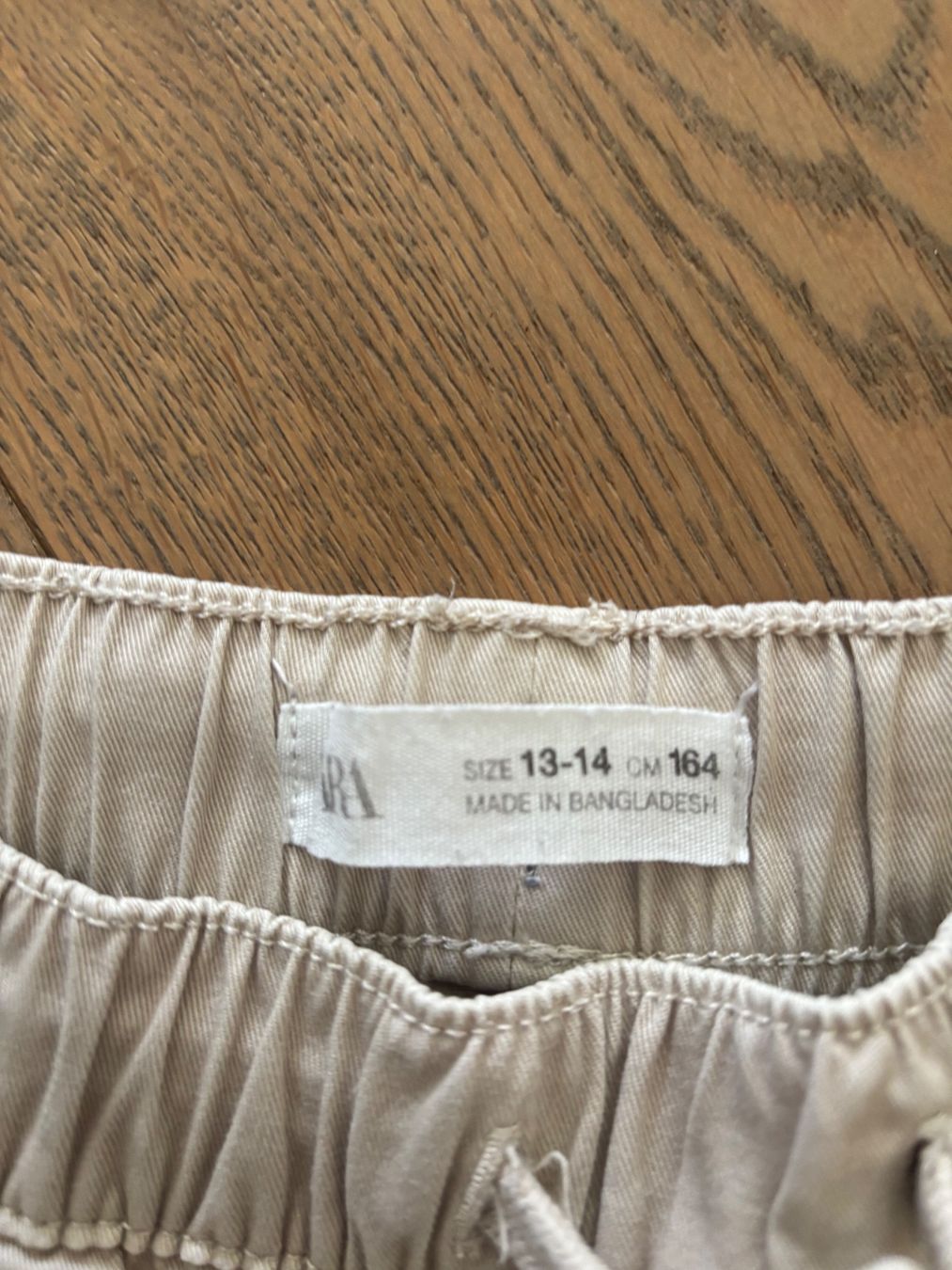 Zara Pantaloni: Beige Zara Shorts – Usato da Trübbach venduto da Nico.Broder 2