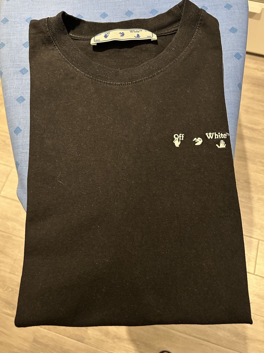 Off-White T-shirt: OFF-WHITE Small Logo Tee – Usato da Kandersteg venduto da StivieSmallz 3