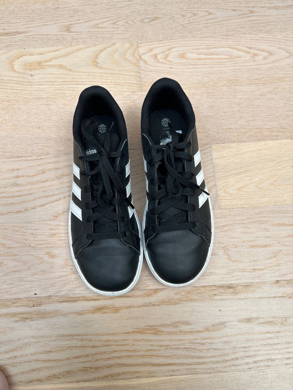 Adidas Schuhe für Jungen: Adidas Schuhe 37 1/3 – Gebraucht aus Muri AG von Mkikus 1