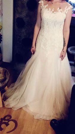 Brautkleid A Linie mit süßen Stickerei und Knöpfen hinten
