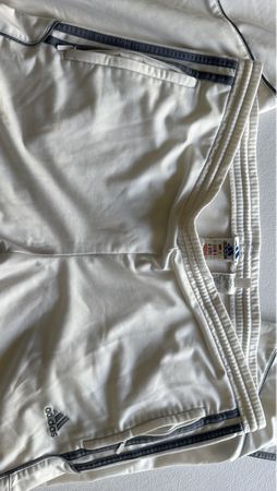 Pantaloni Adidas vintage, perfetti per lo sport! Taglia M