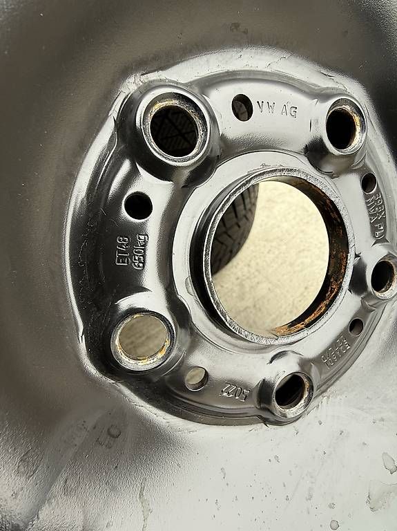 Volkswagen Pneumatici & Ruote complete: Vw Winterräder 16 Zoll – Usato da Arbon venduto da Punt_31 4