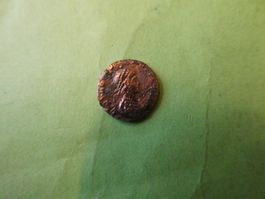 uralte Bronzemünze    13 mm     1.16 g