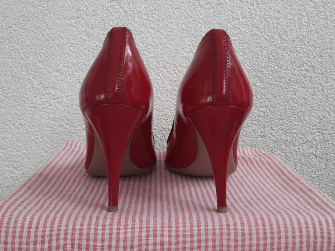 Prada Scarpe da donna: PRADA - Escarpins Rouge Vernis - 37 - Comme neuf – Nuovo (secondo la descrizione) da Meinier venduto da Gattuso22 1