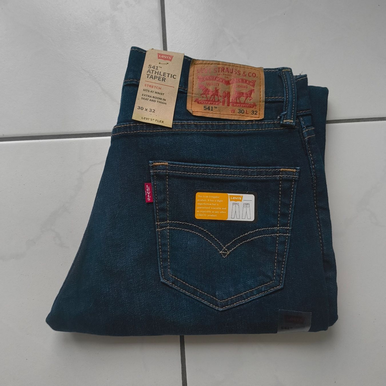 Levi's Jeans: Levis  541 Jeans W 30 – Nuovo (secondo la descrizione) da Uitikon Waldegg venduto da PJLS1