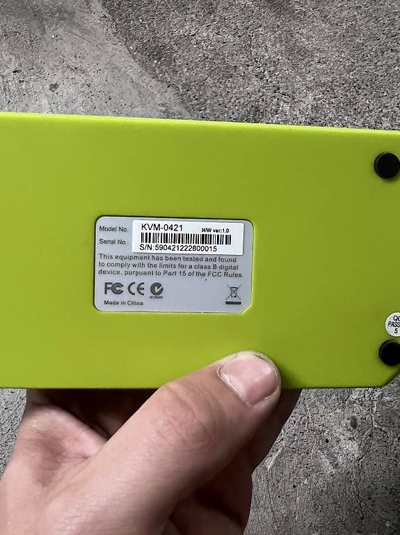 PCs: LevelOne KVM Switch KVM-0421 – D'occasion à Spreitenbach par env_tk78 3
