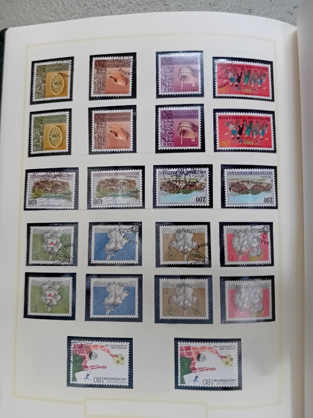 Album: Briefmarkenalbum mit verschiedenen Marken  – Nuovo (secondo la descrizione) da Lengnau AG venduto da pie_prp9 2
