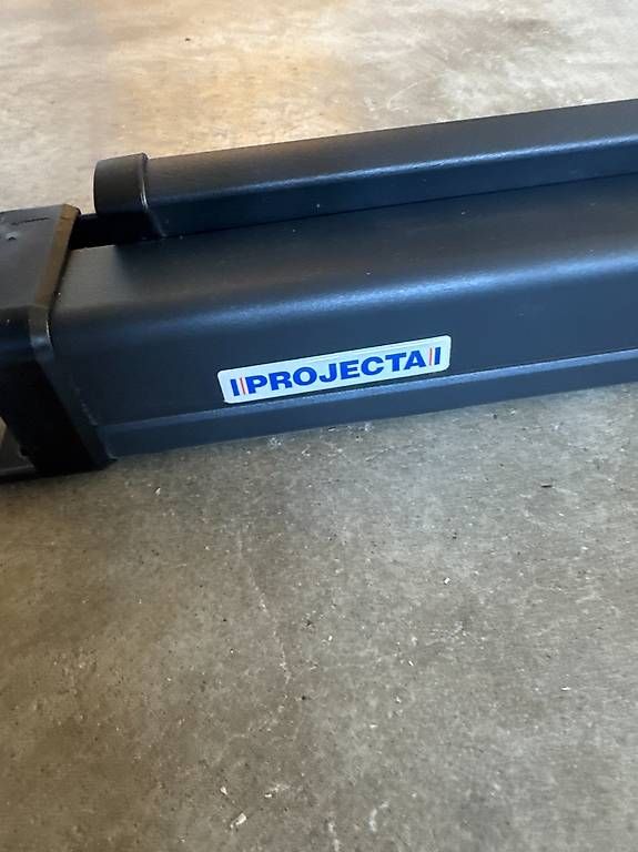 Home Cinema: Projecta Rollo Leinwand 170 cm mit Halter – Usato da Embrach venduto da CarlosTF 1