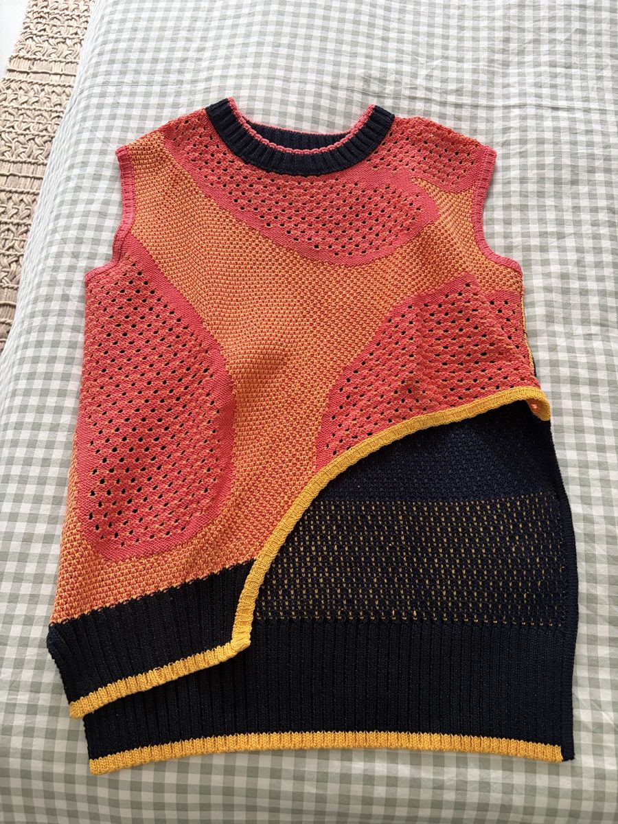 Pullover & Sweatshirts: Design Closed Knit never worn – Neu (gemäss Beschreibung) aus Zürich von Sonikasantos