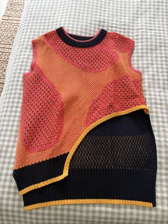 Design Closed Knit never worn