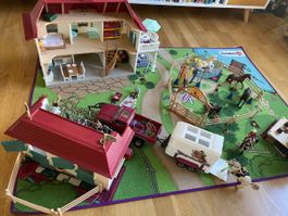 Schleich Bauernhof mit Zubehör und Spielfiguren