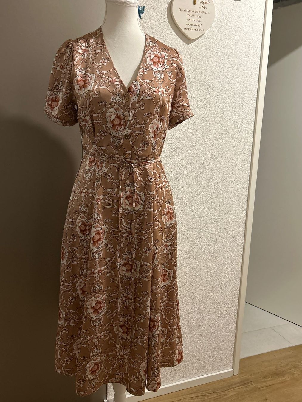 Vestiti: Kleid hellbraun mit Blumenmuster von Louche Gr. M – Usato da Brunnen venduto da Nala2929 1