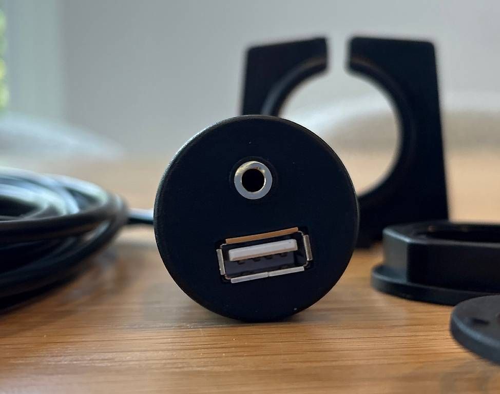 Cavi: Verlängerung USB und 3.5mmm-Klinke - 2m – Usato da Horgen venduto da NeuInZH 3