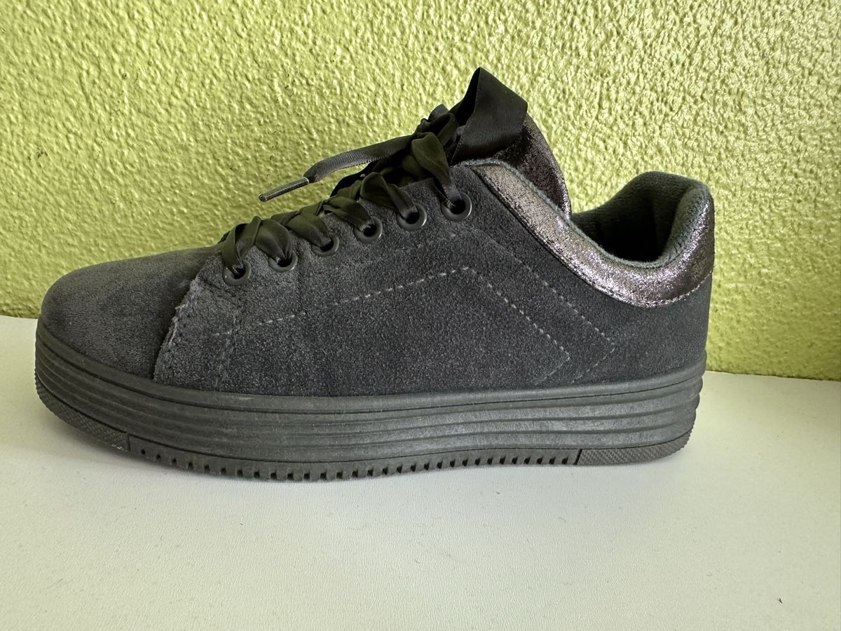 Damenschuhe: Sneackers gris cuir taille 36 – Gebraucht aus Düdingen von Yellow 1