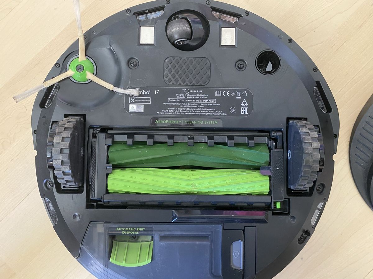 Irobot Aspirateurs & Accessoires: iRobot Roomba i7 Saugroboter mit Ladestation – D'occasion à Adetswil par mir_w6c5 2