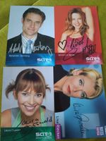 TV Set - 4 Autogrammkarten mit aufgedruckten Autogrammen