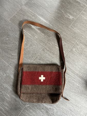 Umhängetasche Karlen Swiss aus Wolldecke