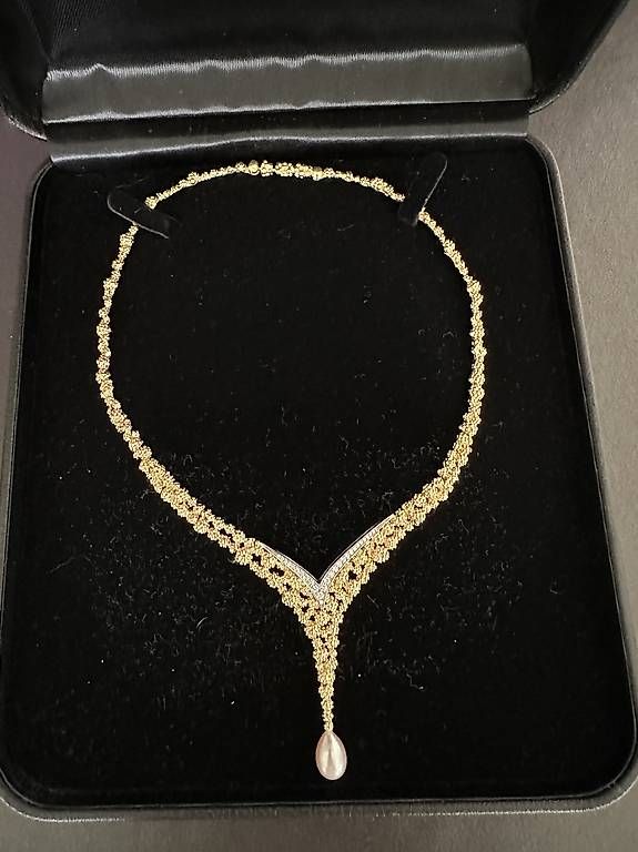Colliers: Collier pour femme Gilbert Albert – D'occasion à Fribourg par cla_wkm2