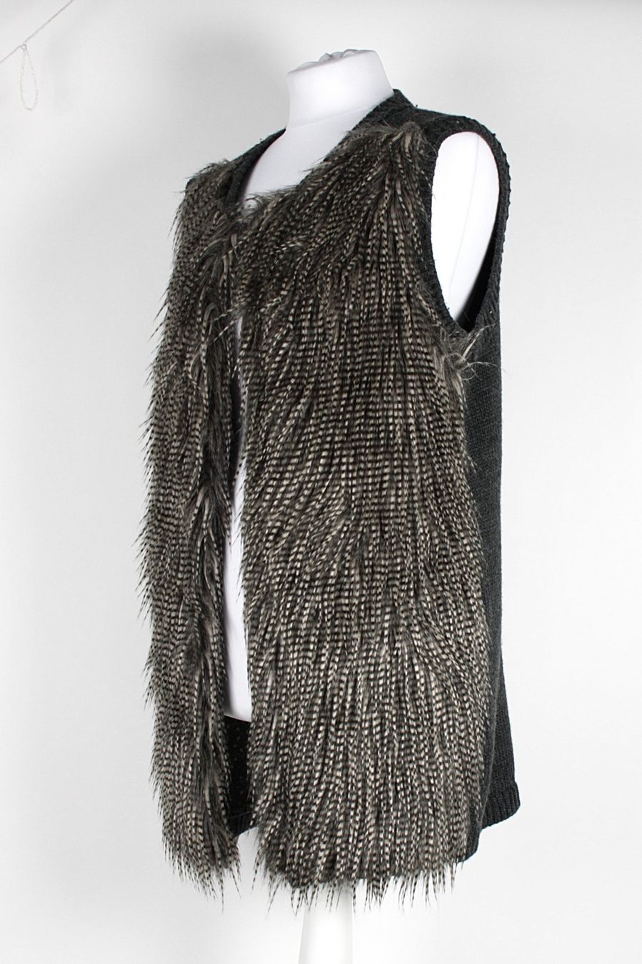 H&M Gilet & Giacche senza maniche: H&M-Weste mit Federn, Gr. 42 – Usato da Zollikofen venduto da Restwert_Zollikofen 1