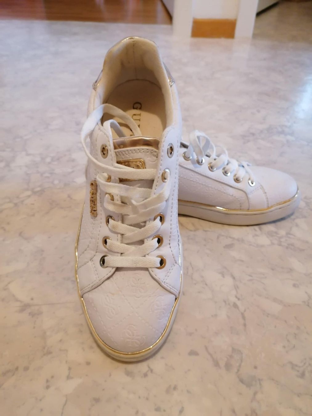 Guess Scarpe da donna: Schuhe GUESS Gr.37 – Usato da Höri venduto da Leven_9
