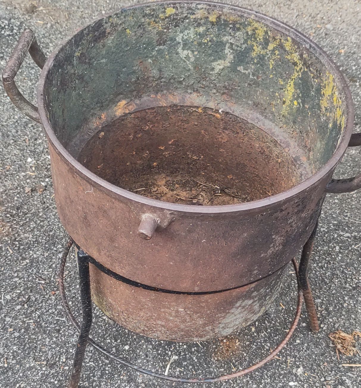 Vasi per fiori: Metalltopf mit Gestell, Dekoobjekt – Usato da Derendingen venduto da Biberister