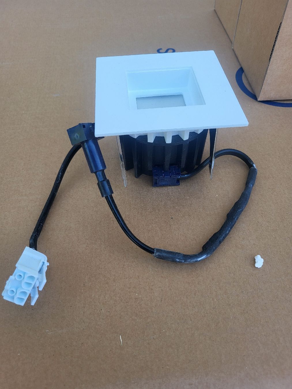 Lampes: ILLUXTRON FABIO 75 MLM CS WHITE 16W 2700K  Led – Neuf (Voir description) à Reichenburg par Alles0