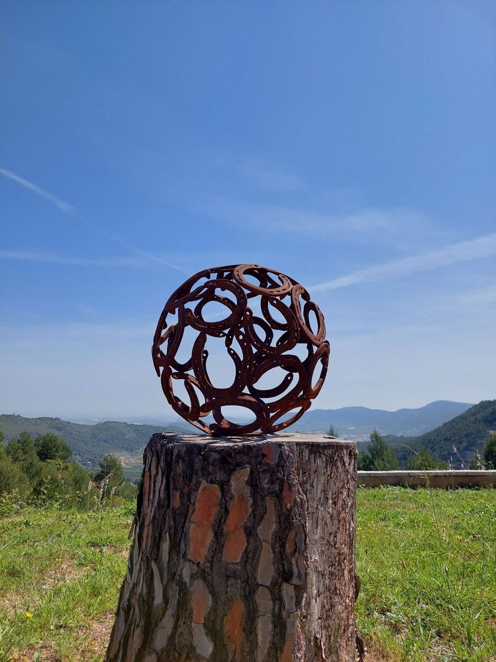 Sculture & Statue: Hufeisen Kugel 45cm Durchmesser – Usato da Wangen SZ venduto da kim_m2wp