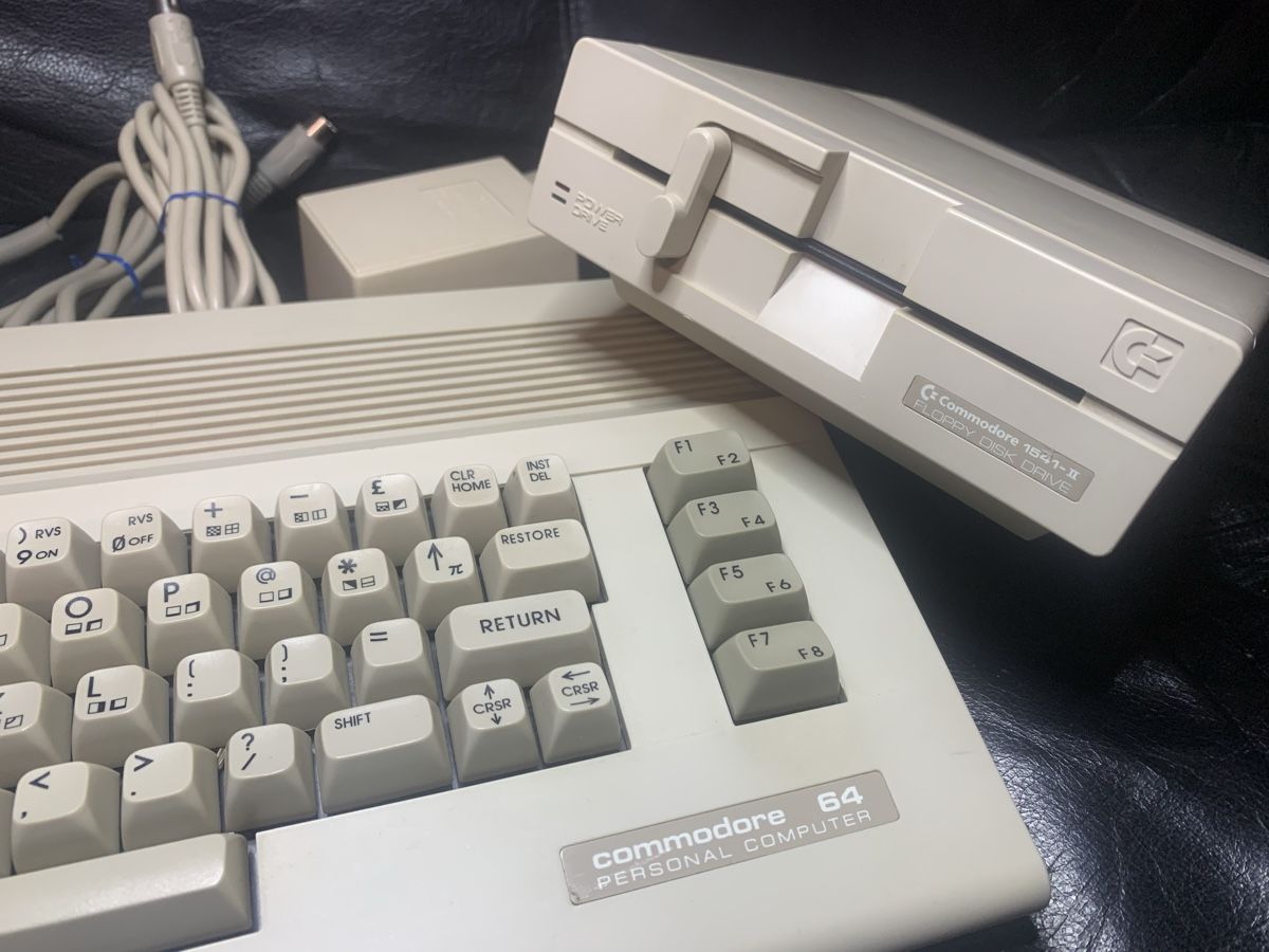 Commodore PCs: Commodore 64 – Gebraucht aus Basel von  2