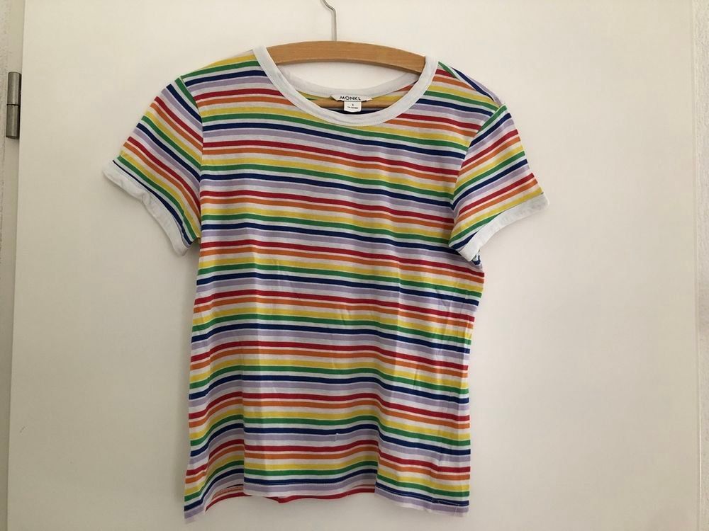 Monki T-shirts: Regenbogen Shirt – D'occasion à Langenthal par lauras00