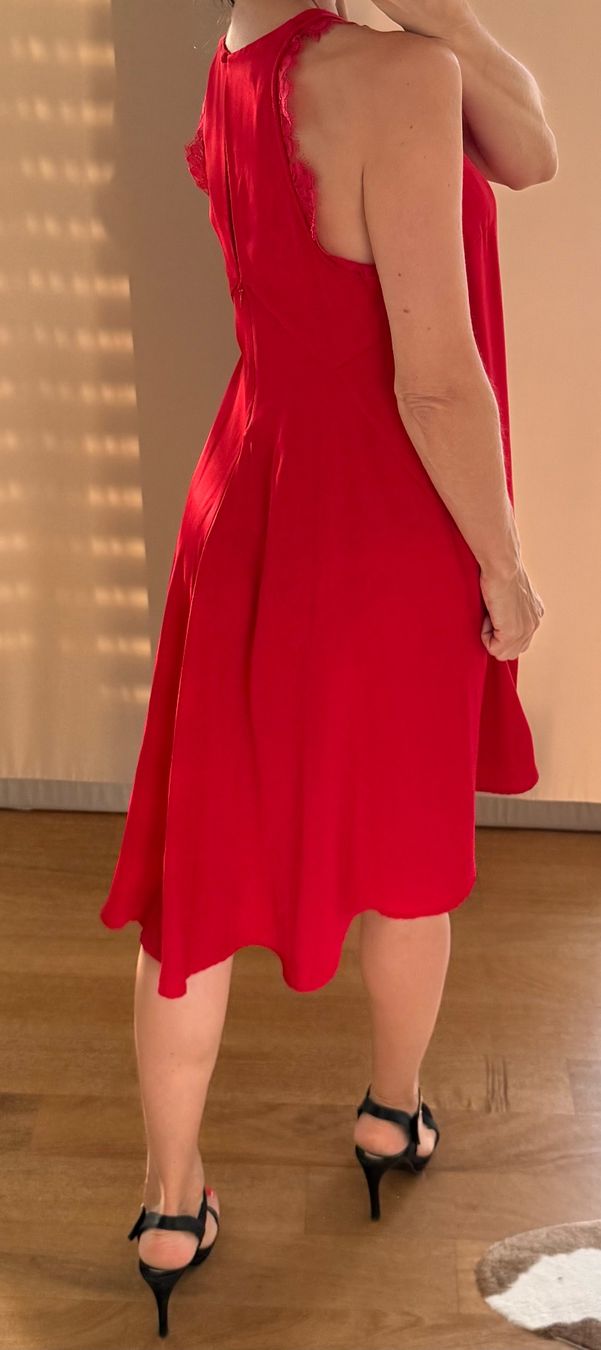 Vestiti: Kleid rot mit Spitzendetails Grösse 34 – Usato da Stansstad venduto da InStyle8 6