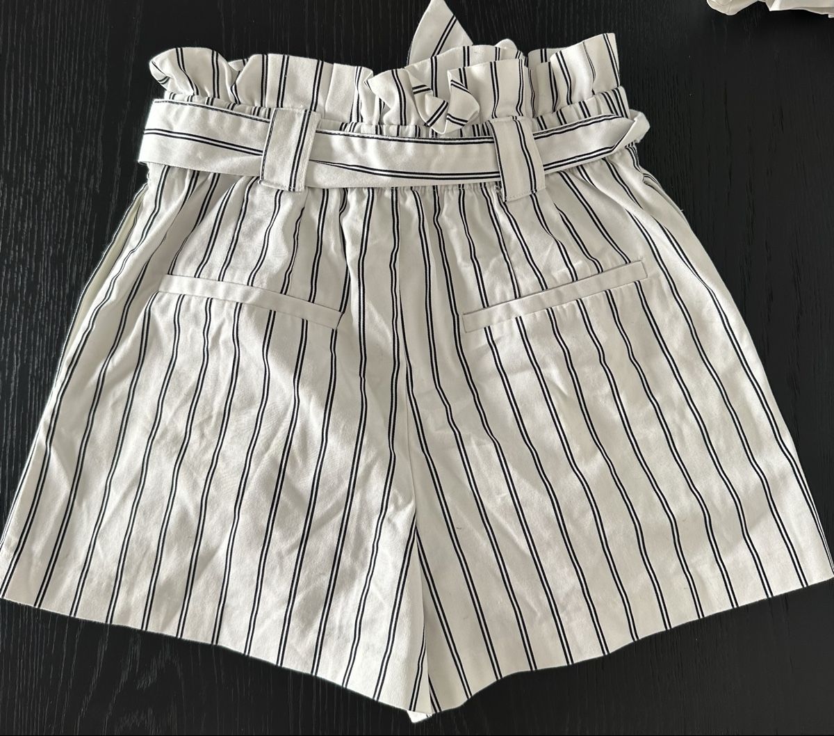Zara Pantaloni: Striped shorts – Nuovo (secondo la descrizione) da Zürich venduto da juz_2t2j 2