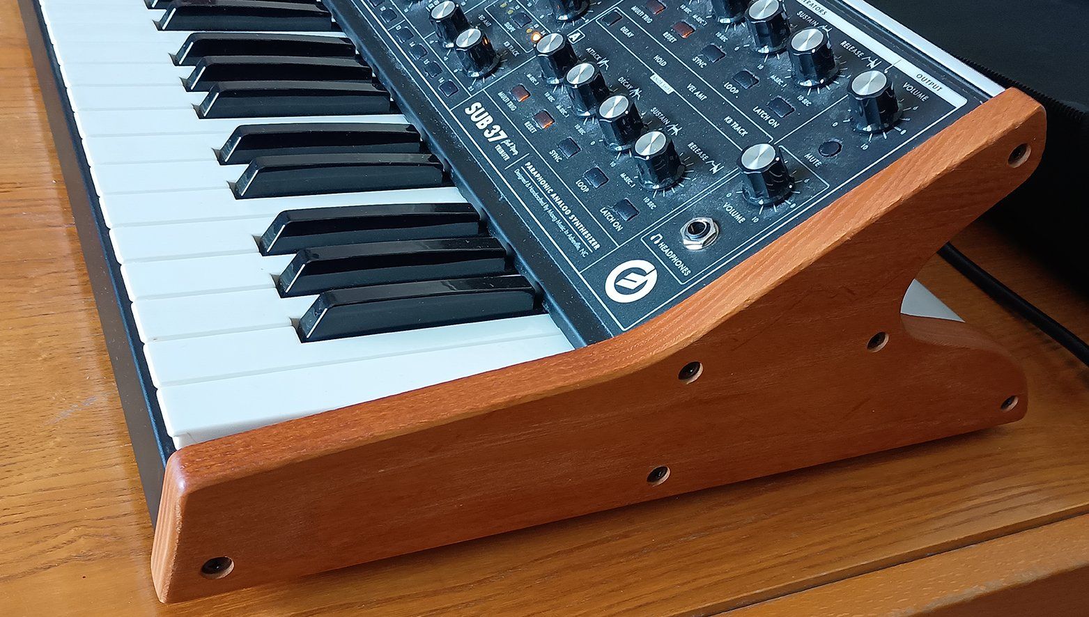 Moog Instruments de musique: Moog Sub 37 - Tribute – D'occasion à Sierre par bolla_sapone 2