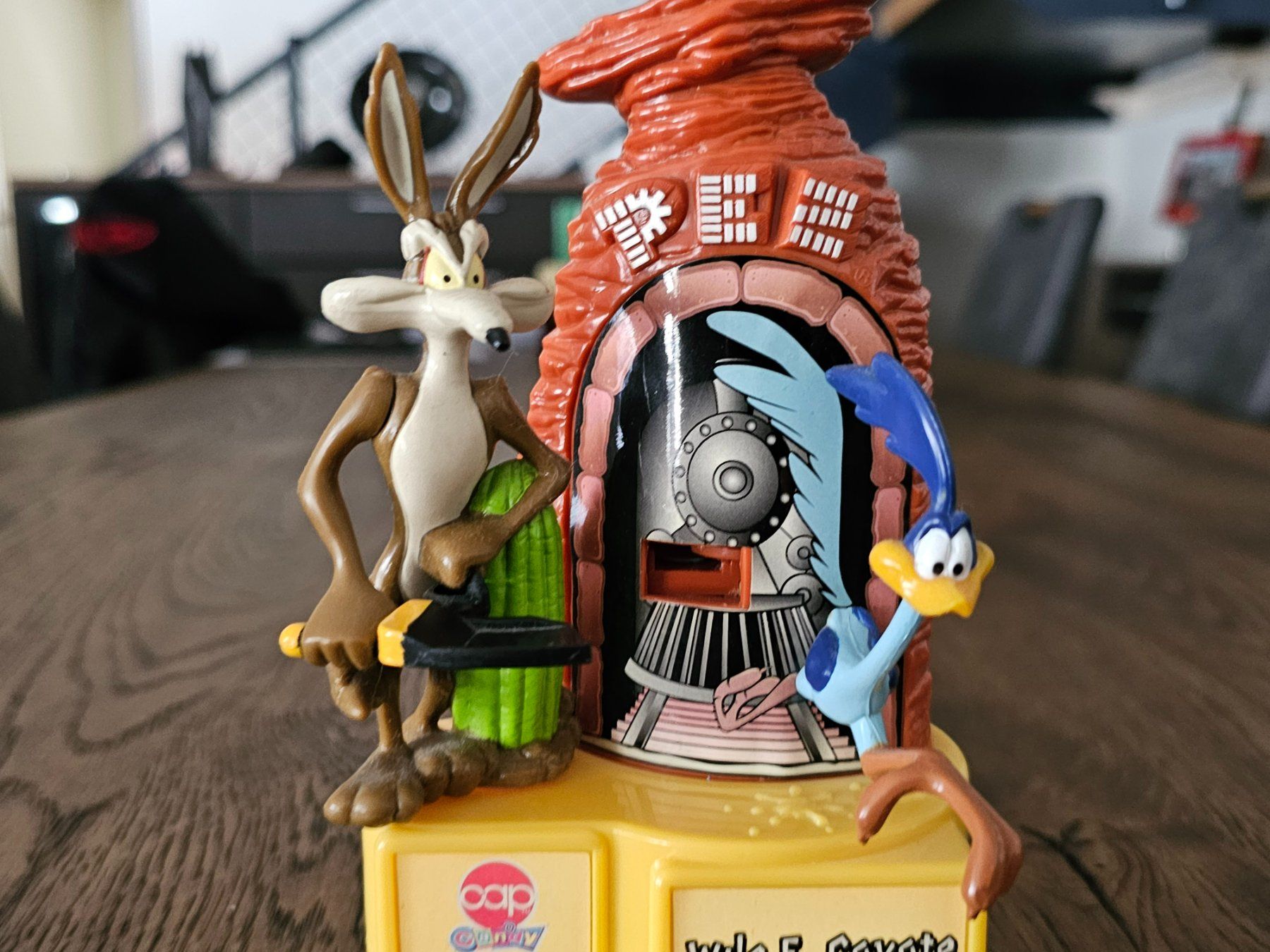 Pez Figuren: PEZ-Spender - Wile E. Coyote - Candy Hander (1998) – Gebraucht aus Dübendorf von  5
