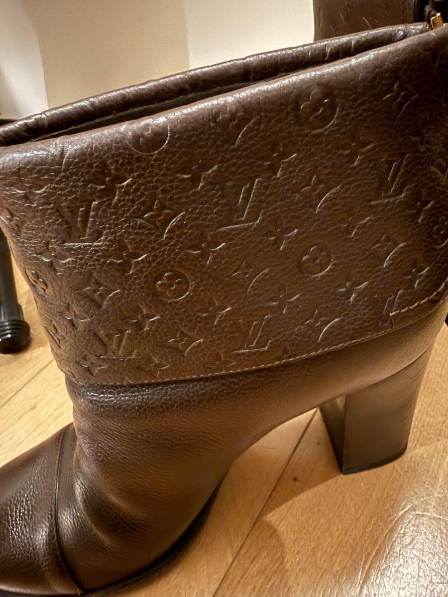 Louis Vuitton Scarpe da donna: Bottines Louis Vuitton cuir marron taille 38.5 usage – Usato da La Croix-de-Rozon venduto da ben_9qlz 3