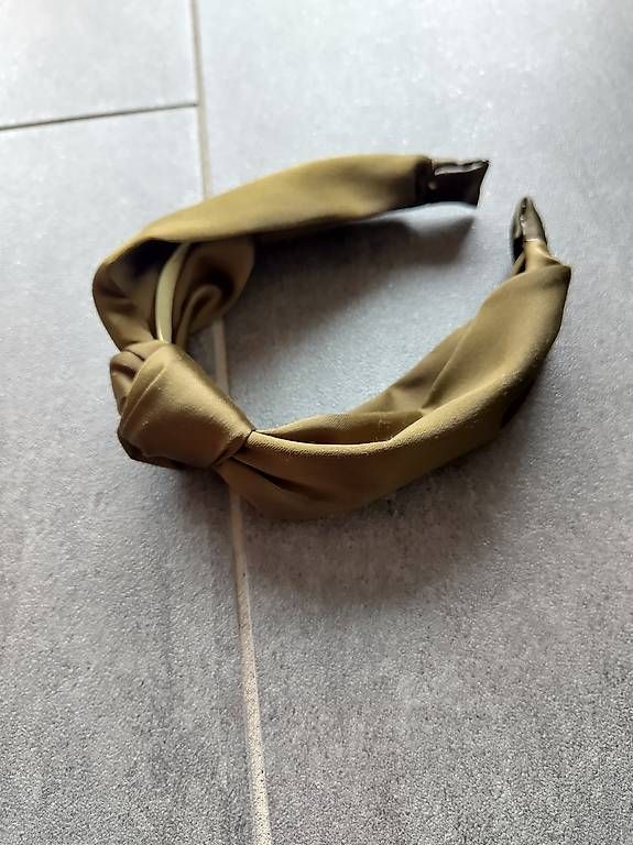 Accessori per capelli: Haarreif olivgrün – Usato da Niederuzwil venduto da Grenadine1000