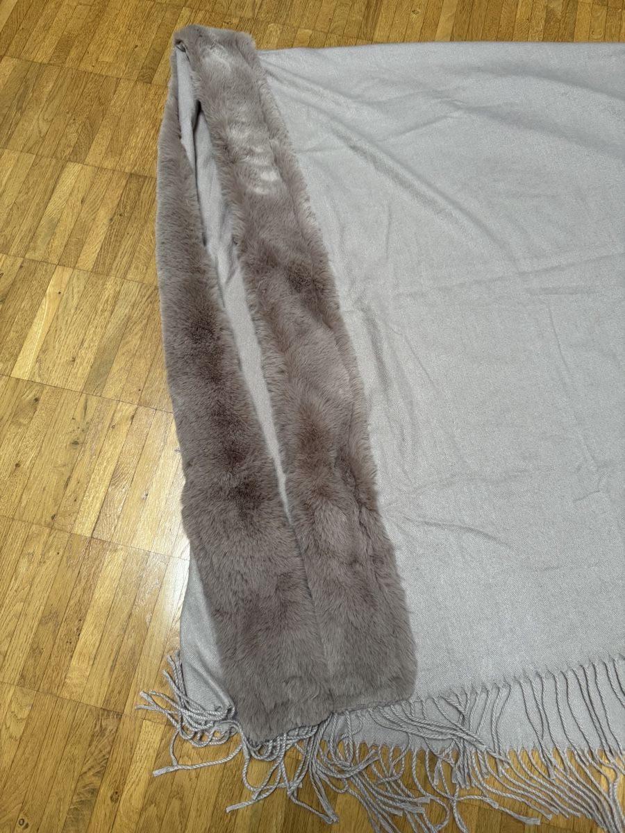 Foulard & Sciarpe: Schal mit Kunstpelz – Nuovo (secondo la descrizione) da Aesch BL venduto da comven 2