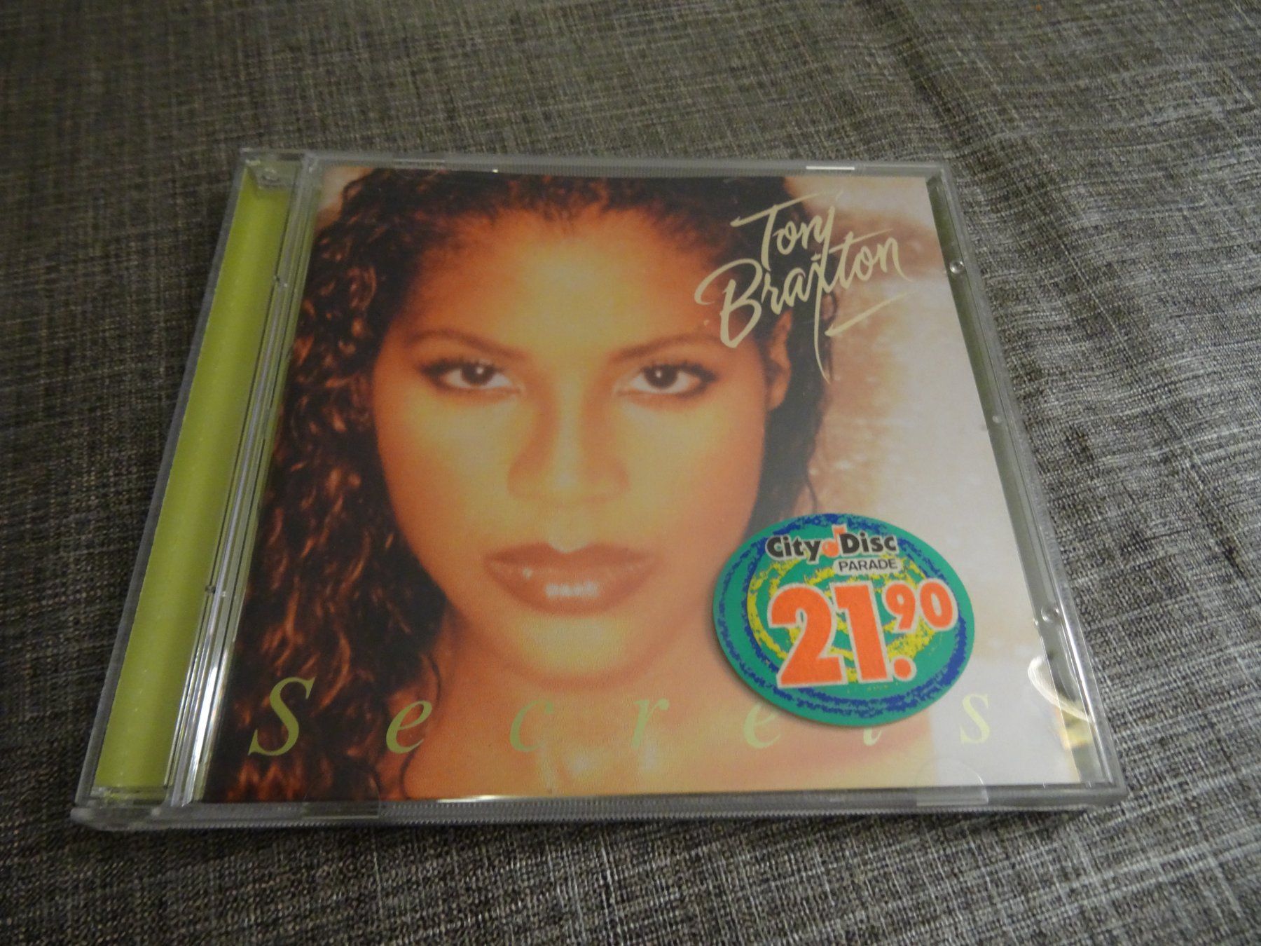 CD: Tony Braxton - Secrets - CD -   Super Sound! – Usato da Olten venduto da Disc-Ausverkauf