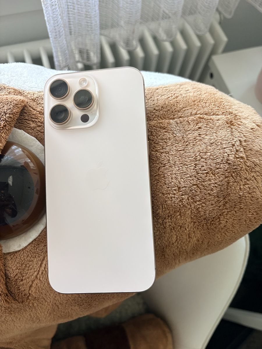 Apple Telefoni cellulari / Smartphones: Apple iPhone 16Pro Max Gold 1TB Good Condition – Nuovo (secondo la descrizione) da Bern venduto da fre_yvr6 1