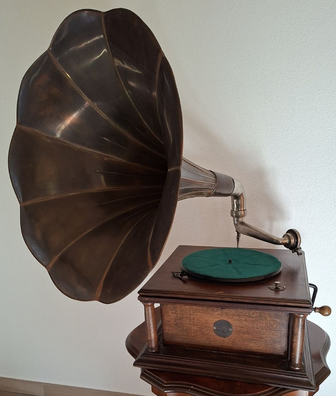 Columbia Giradischi: Antikes Grammophon, ein schöner Blickfang – Usato da Pfäffikon ZH venduto da enderby01 1