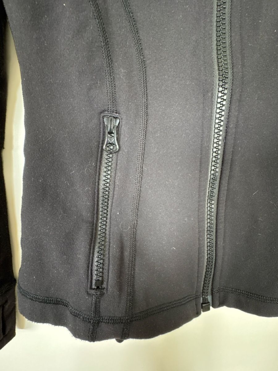 Lululemon Giacche: Lululemon Define Jacket in Black in Size 4 – Usato da Lachen SZ venduto da cvs_5g7c 2