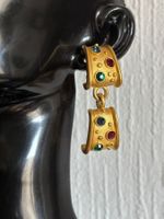 Clips d'oreilles vintage dorées avec pierres colorées