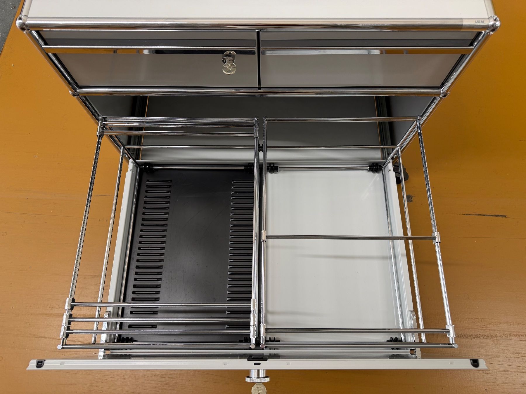 USM Korpus: USM Haller Rollcontainer mit 3 Schubladen – Gebraucht aus Dietlikon von ComdatAG 7