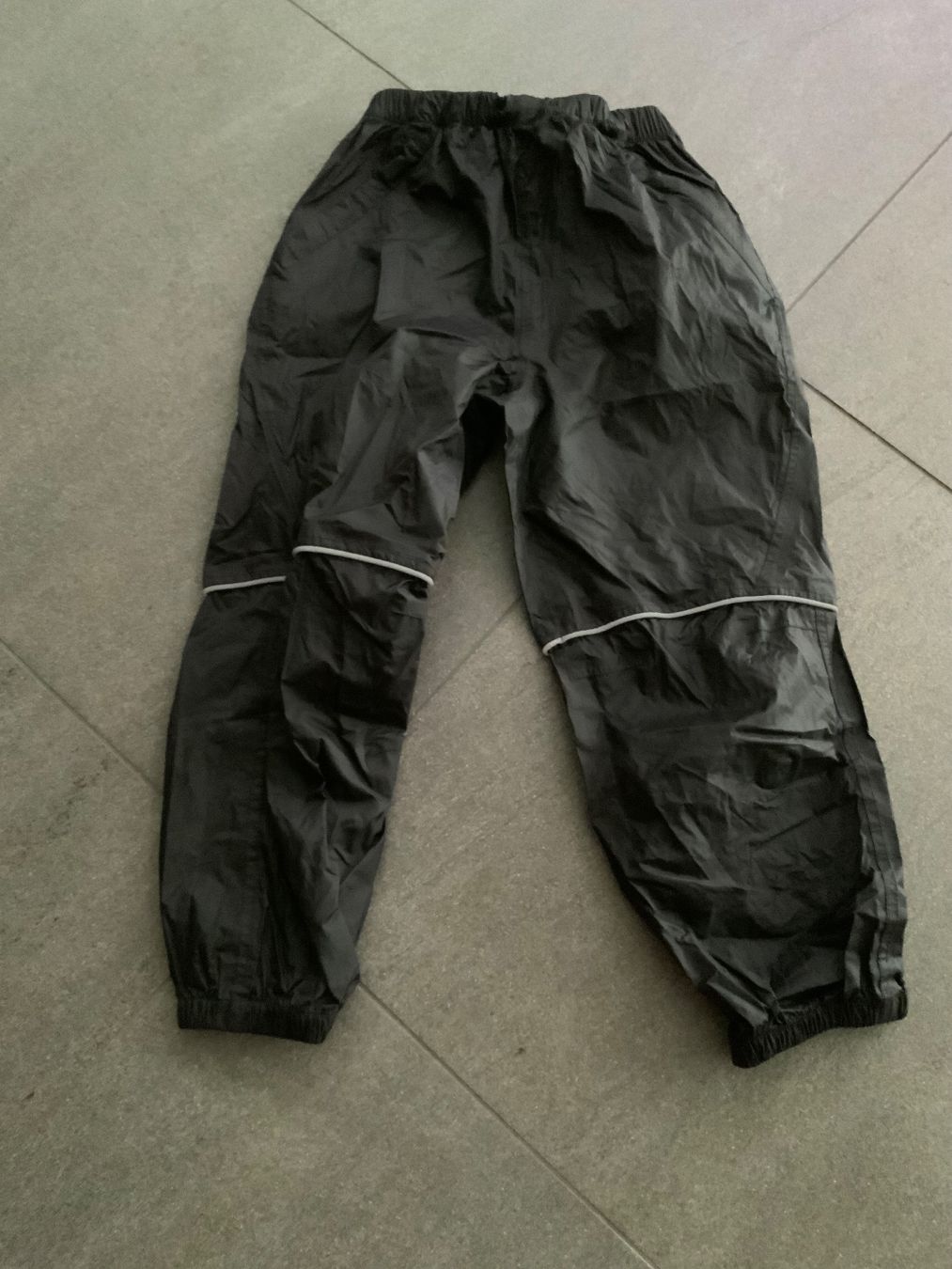 Hosen: Regenhose Kinder Grösse 134/140 M schwarz – Gebraucht aus Schübelbach von S1CH 1