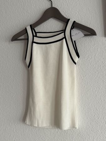 Chic Off-White Tank Top with Black Trim - Perfect for Summer